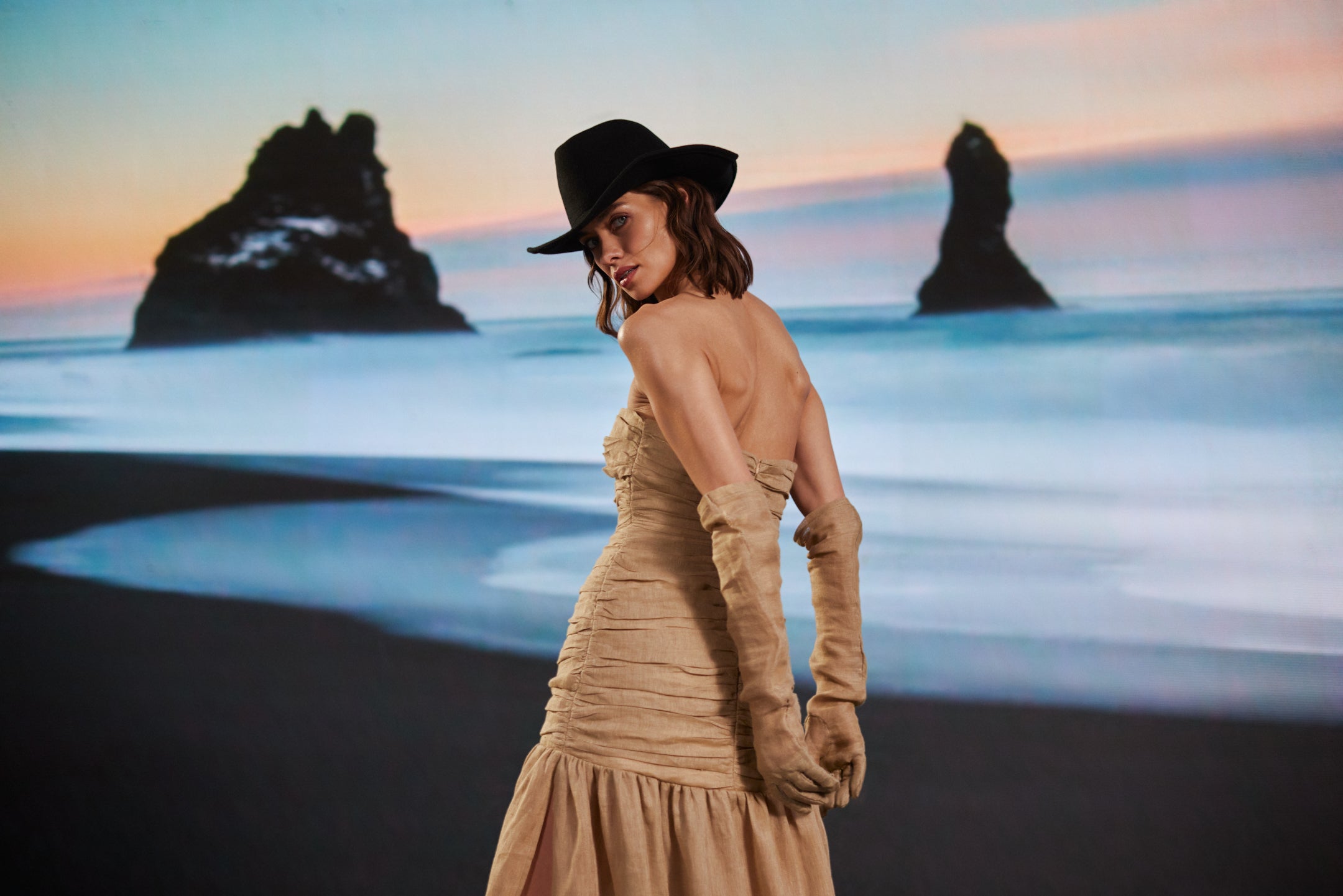 Ocean of Thoughts Keten Elbise - Kum Rengi ürün detayı 5 | Dor Raw Luxury